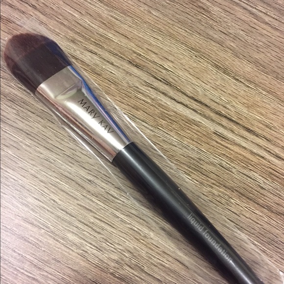 Brand New Mary Kay Cream Eye Color/Concealer Brush - Picture 2 of 2